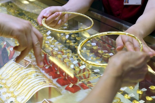 gia-vang-chieu-nay-8-11-2025-gia-vang-sjc-gia-vang-nhan-bang-gia-vang-hom-nay-chi-tiet